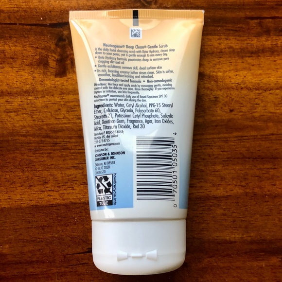 Neutrogena Deep Clean® Gentle Scrub - Picture 9 of 12